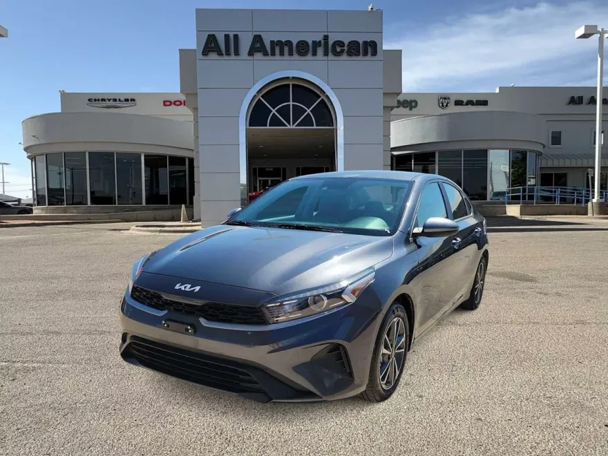 2023 Kia Forte LXS photo 1