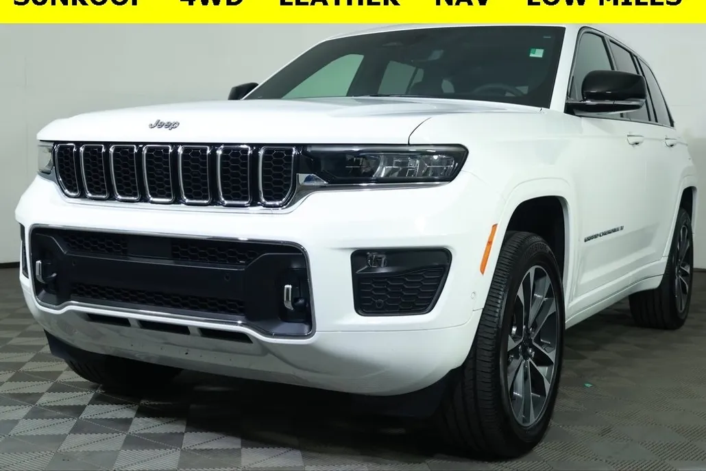 2023 Jeep Grand Cherokee Overland photo 1