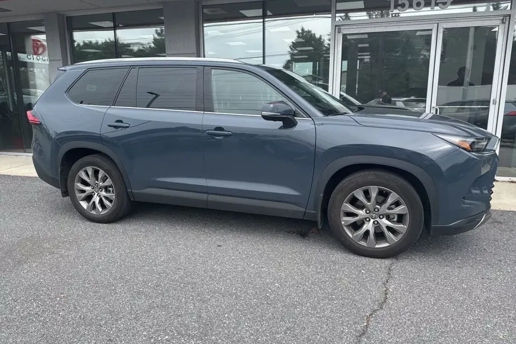 2024 Toyota Grand Highlander Limited photo 1
