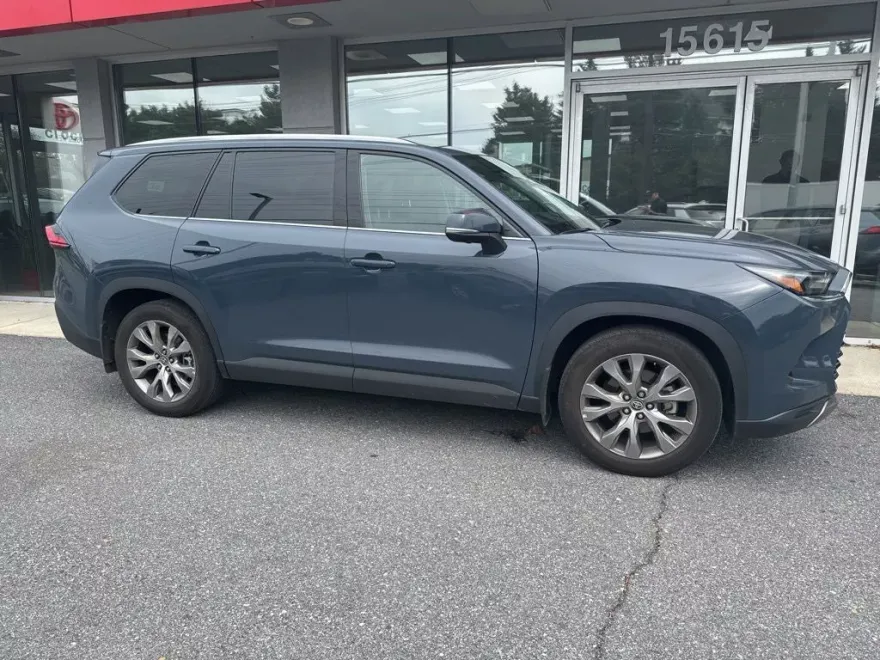 2024 Toyota Grand Highlander Limited photo 1