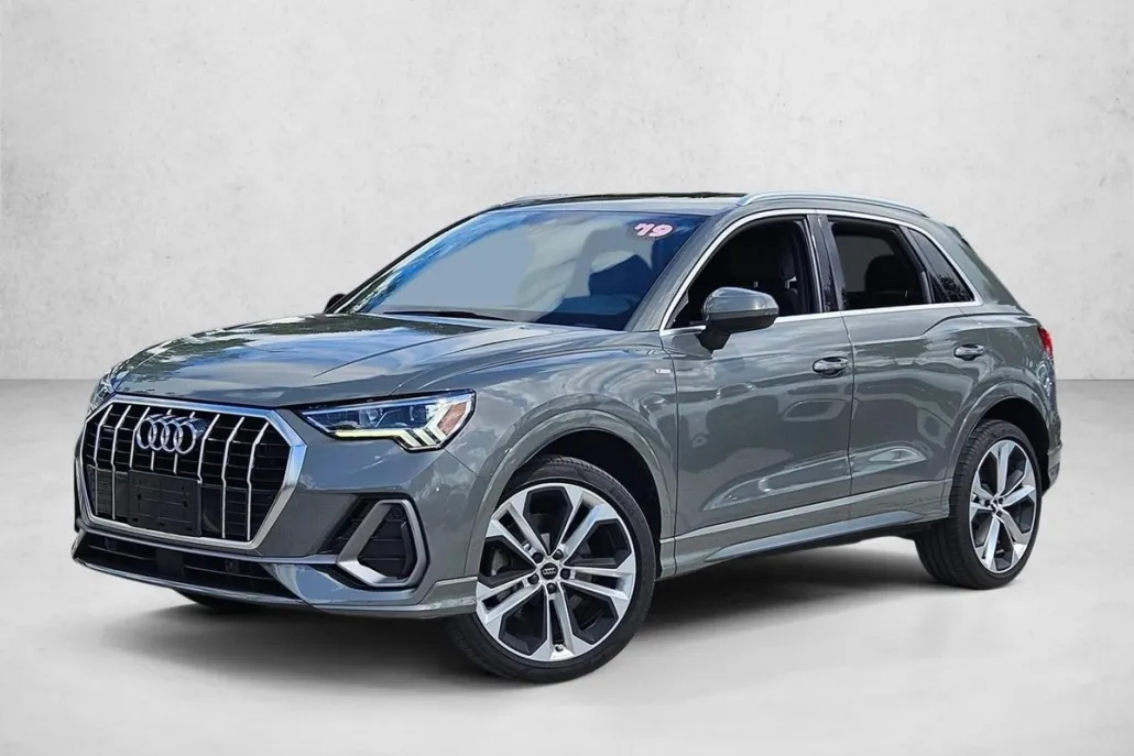 2019 Audi Q3 S line Premium Plus photo 1