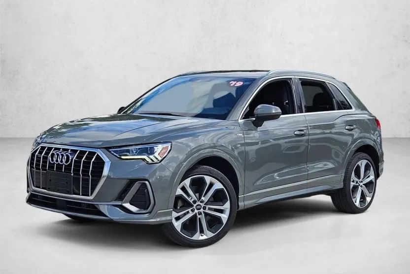 2019 Audi Q3 S line Premium Plus photo 1