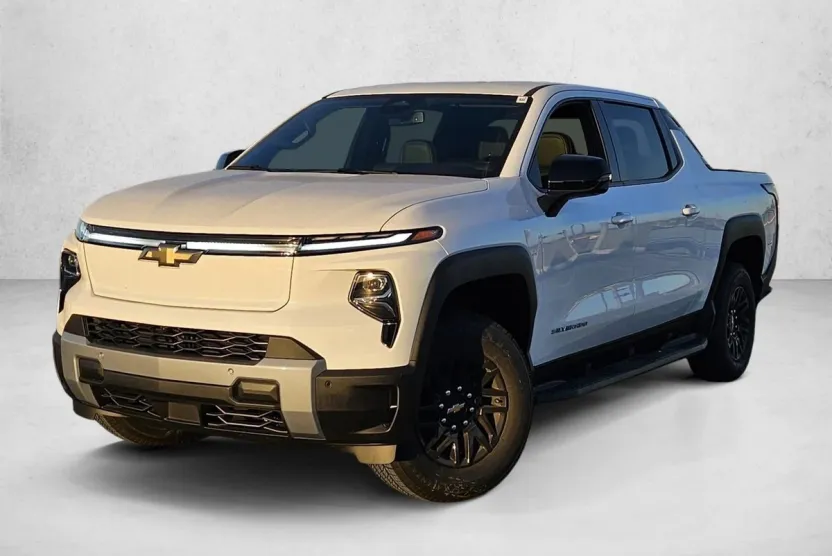 2025 Chevrolet Silverado LT photo 1