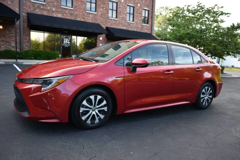 2021 Toyota Corolla Hybrid LE photo 1