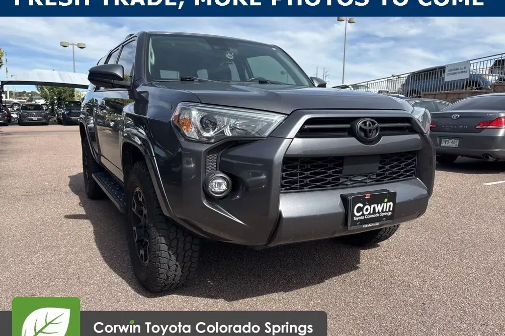 2022 Toyota 4Runner SR5 photo 1