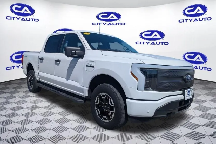 2022 Ford F-150 Lightning XLT photo 1