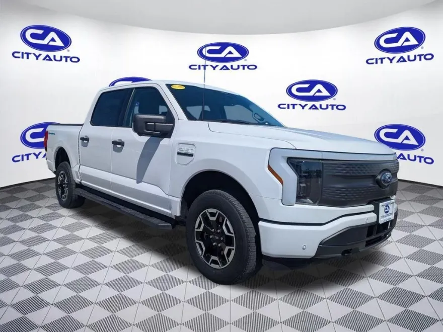 2022 Ford F-150 Lightning XLT photo 1