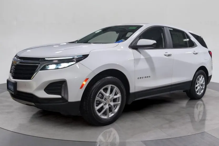 2022 Chevrolet Equinox LT photo 1