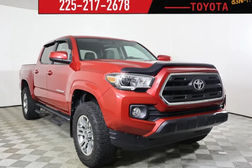 2016 Toyota Tacoma SR5 photo 1
