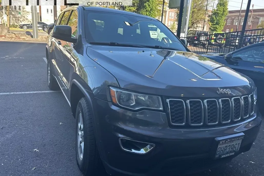 2017 Jeep Grand Cherokee Laredo photo 1