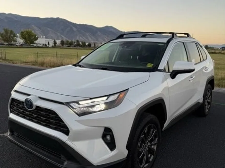 2023 Toyota RAV4 Hybrid XLE Premium photo 1