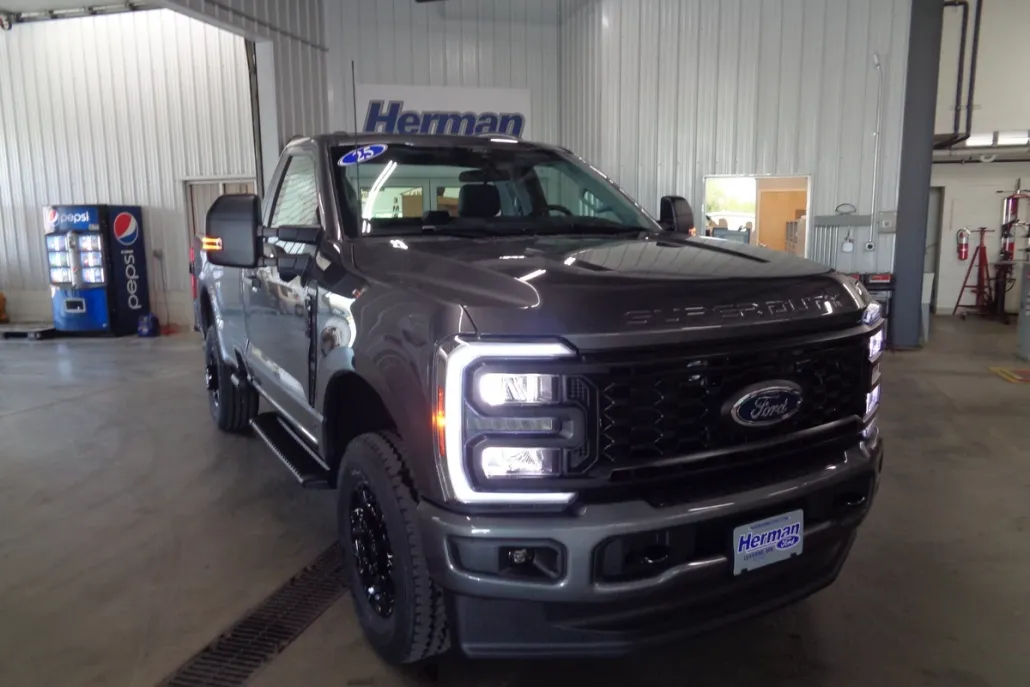 2025 Ford F-350 photo 1