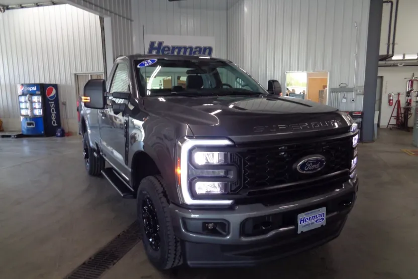 2025 Ford F-350 photo 1