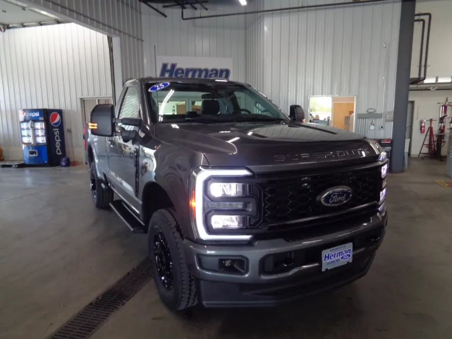 2025 Ford F-350 photo 1