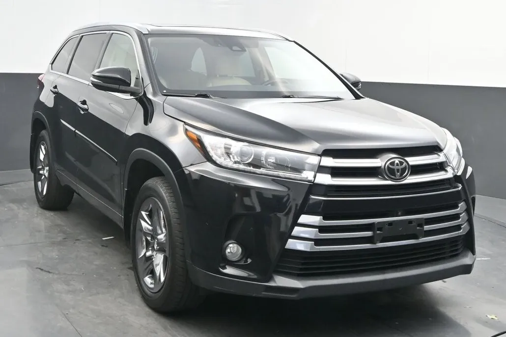 2017 Toyota Highlander Limited photo 1