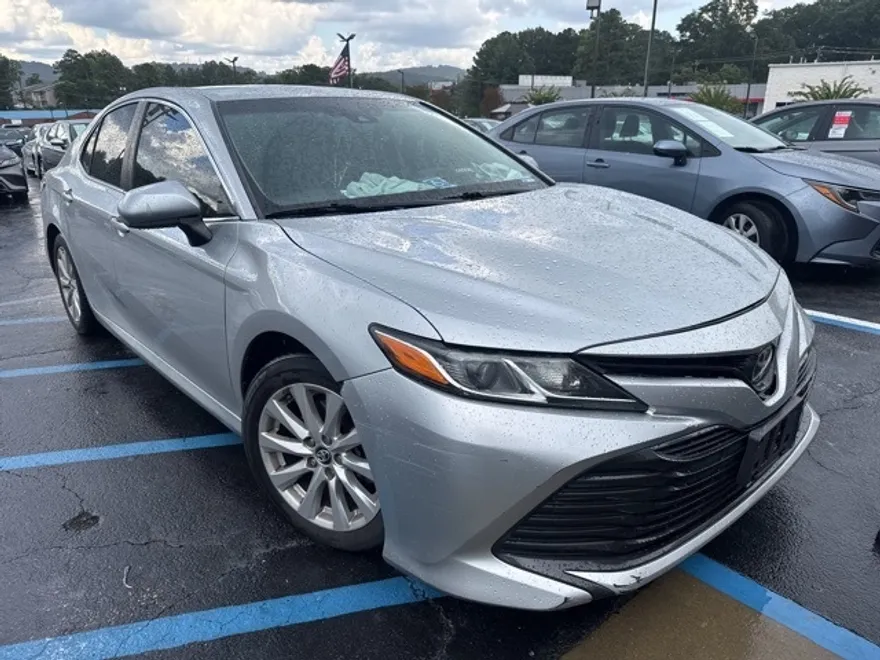 2018 Toyota Camry LE photo 1