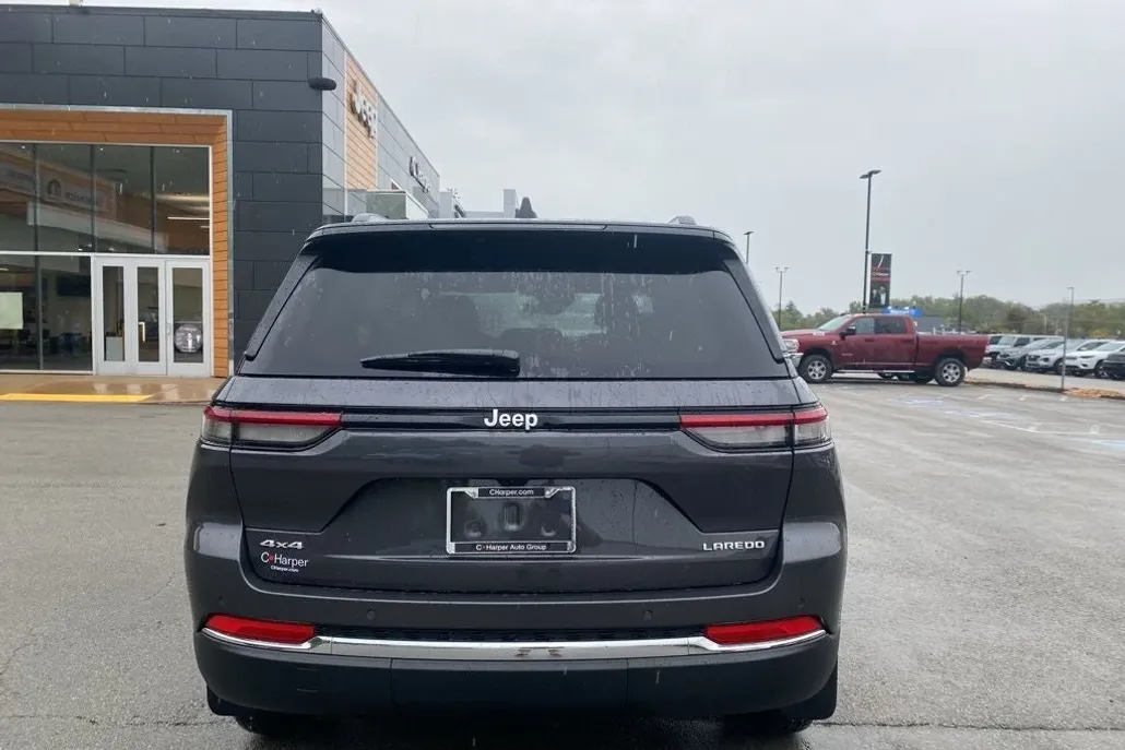 2025 Jeep Grand Cherokee Laredo photo 1