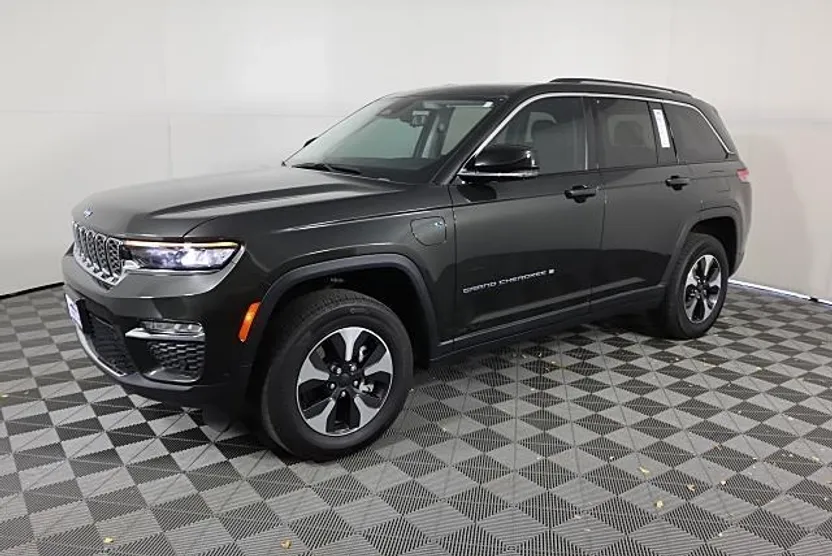 2024 Jeep Cherokee Limited 4xe photo 1