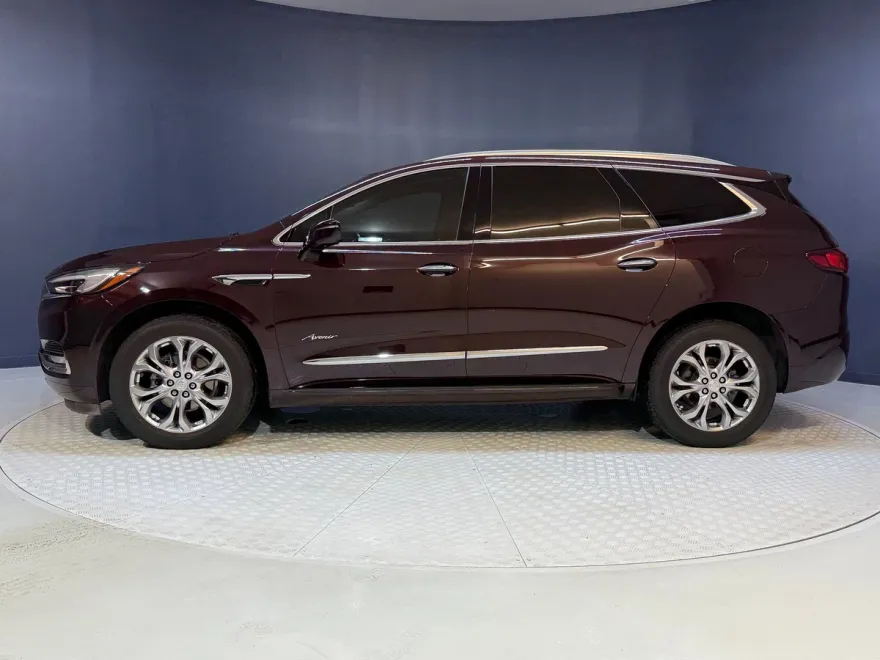 2021 Buick Enclave Avenir photo 1