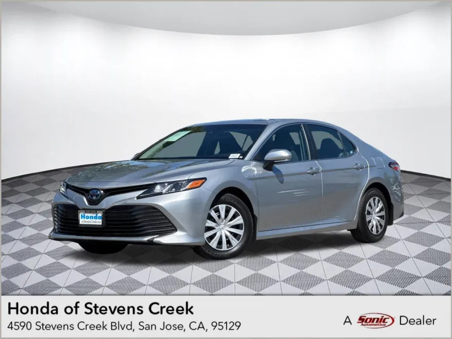 2018 Toyota Camry Hybrid LE photo 1