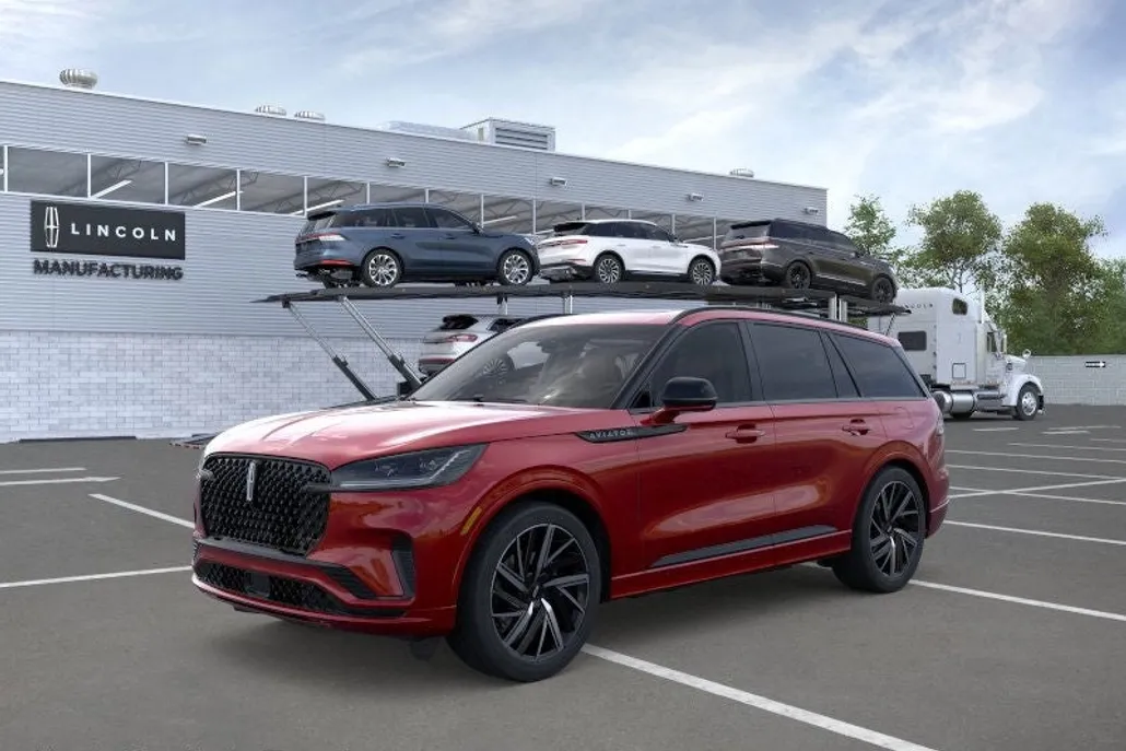 2025 Lincoln Aviator Black Label photo 1