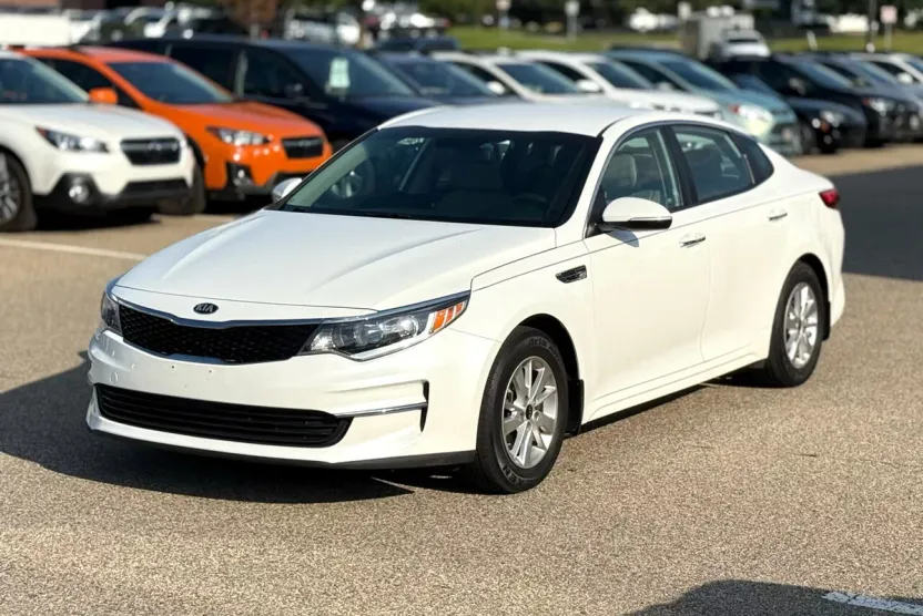 2018 Kia Optima LX photo 1