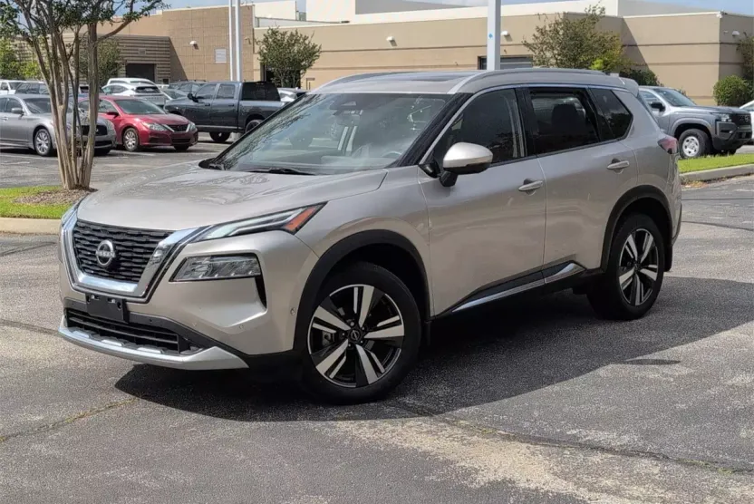 2023 Nissan Rogue Platinum photo 1