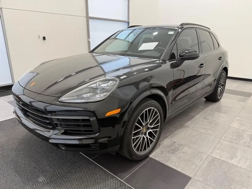 2023 Porsche Cayenne S photo 1