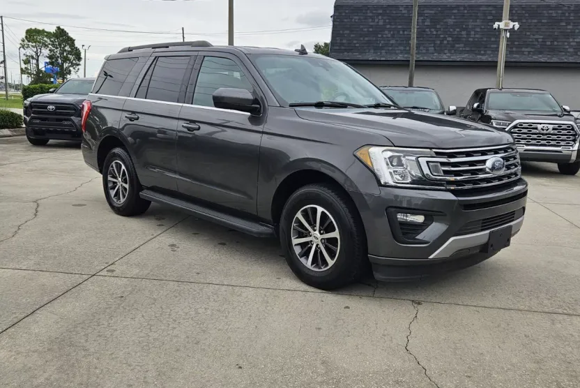 2020 Ford Expedition XLT photo 1