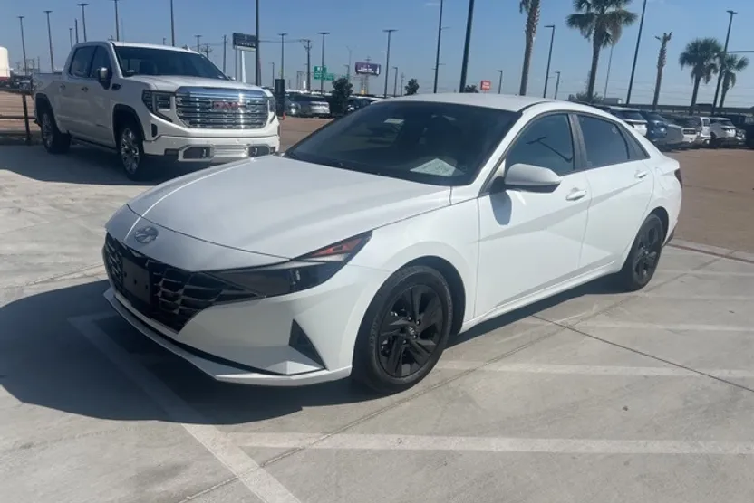 2021 Hyundai Elantra SEL photo 1