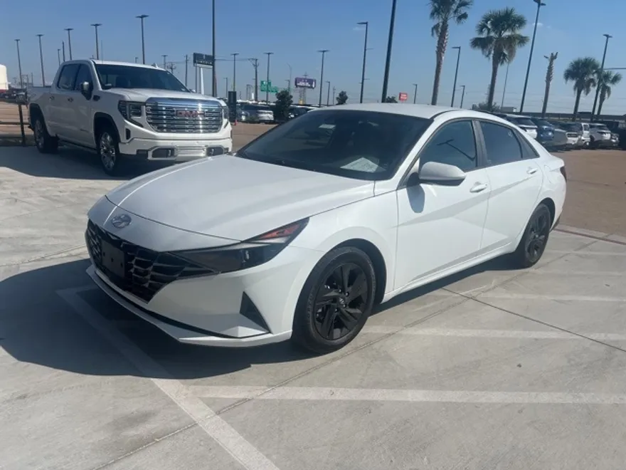 2021 Hyundai Elantra SEL photo 1