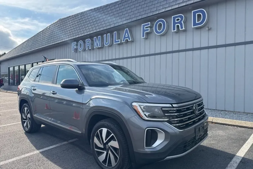 2024 Volkswagen Atlas SEL photo 1