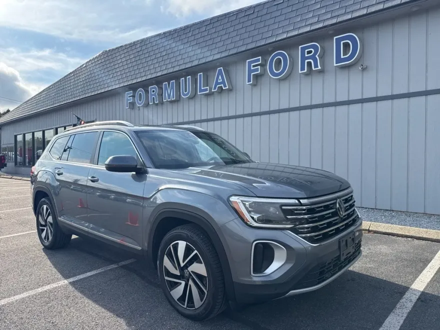 2024 Volkswagen Atlas SEL photo 1