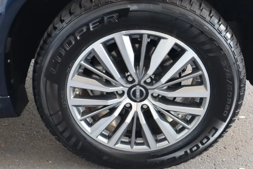 2021 Nissan Armada SL photo 1