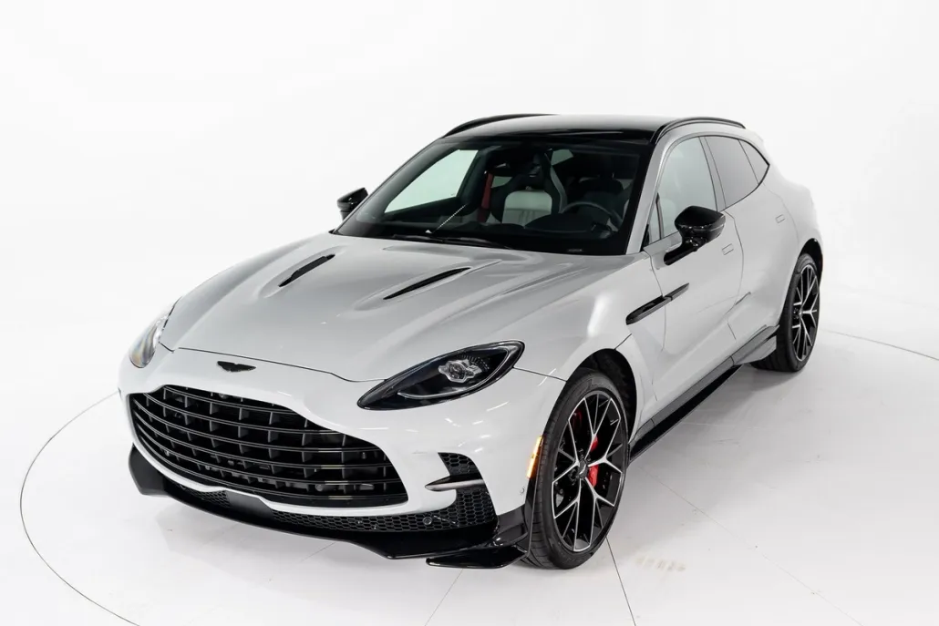 2025 Aston Martin DBX photo 1