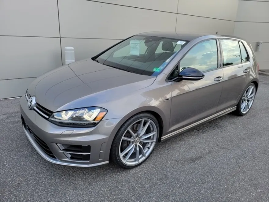2017 Volkswagen Golf R 4Motion photo 1