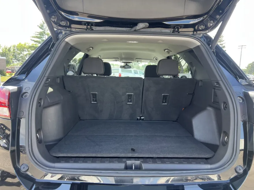 2024 Chevrolet Equinox LT photo 1