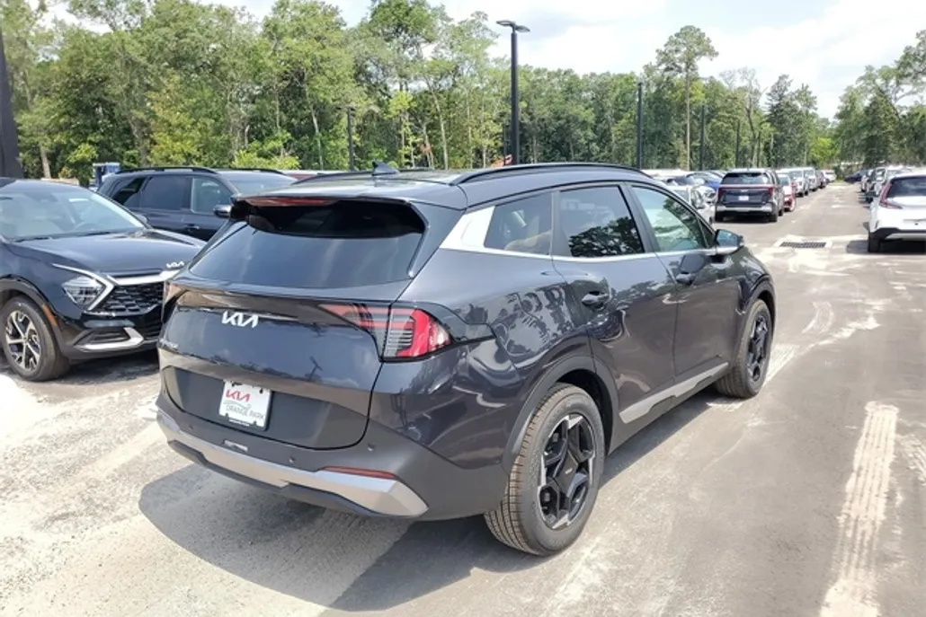2026 Kia Sportage EX photo 1