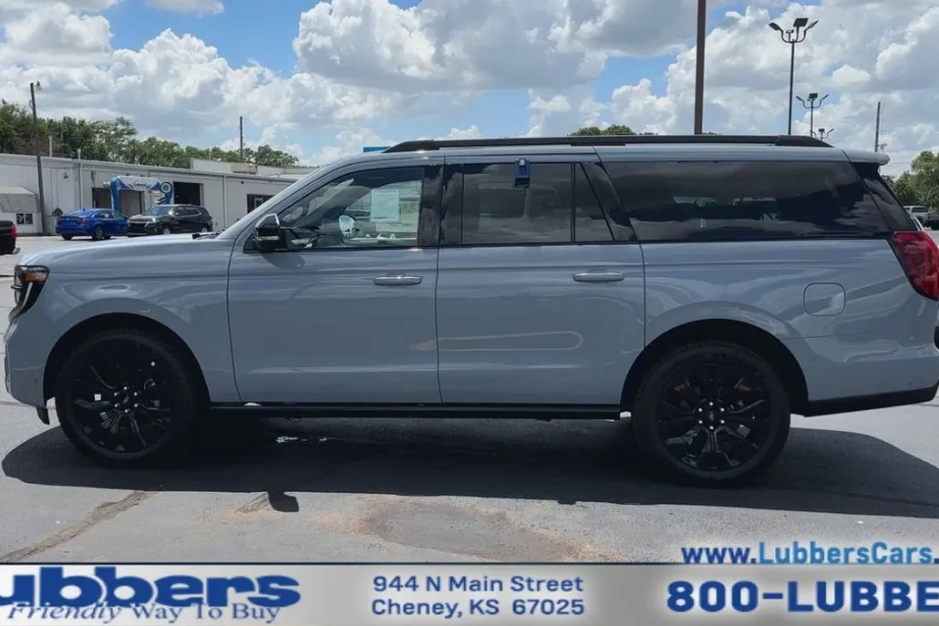 2025 Ford Expedition MAX Platinum photo 1