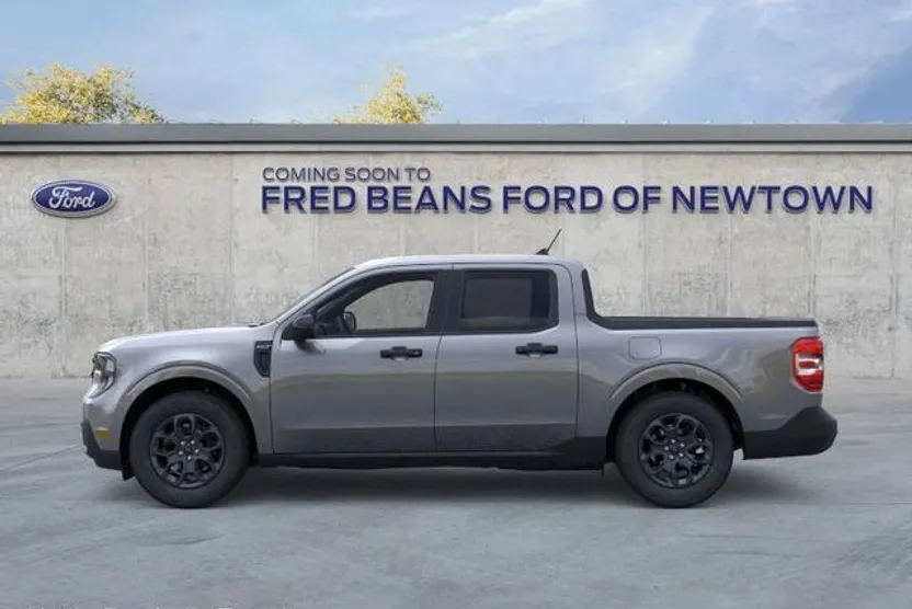 2025 Ford Maverick XLT photo 1