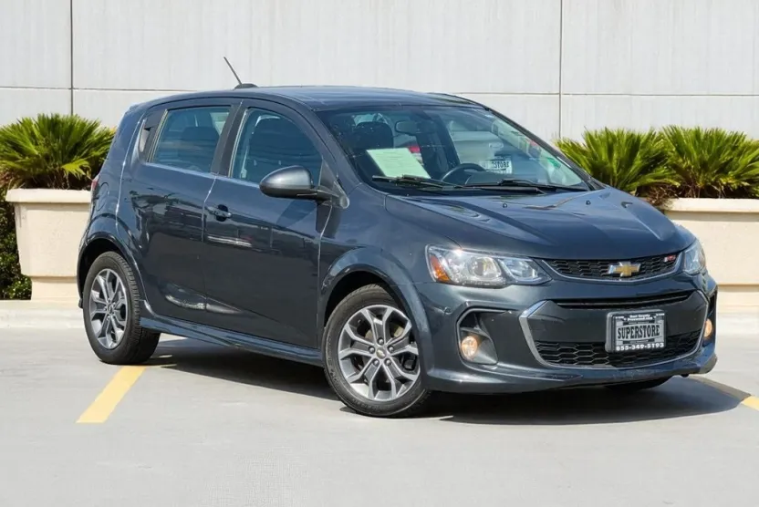 2017 Chevrolet Sonic LT photo 1