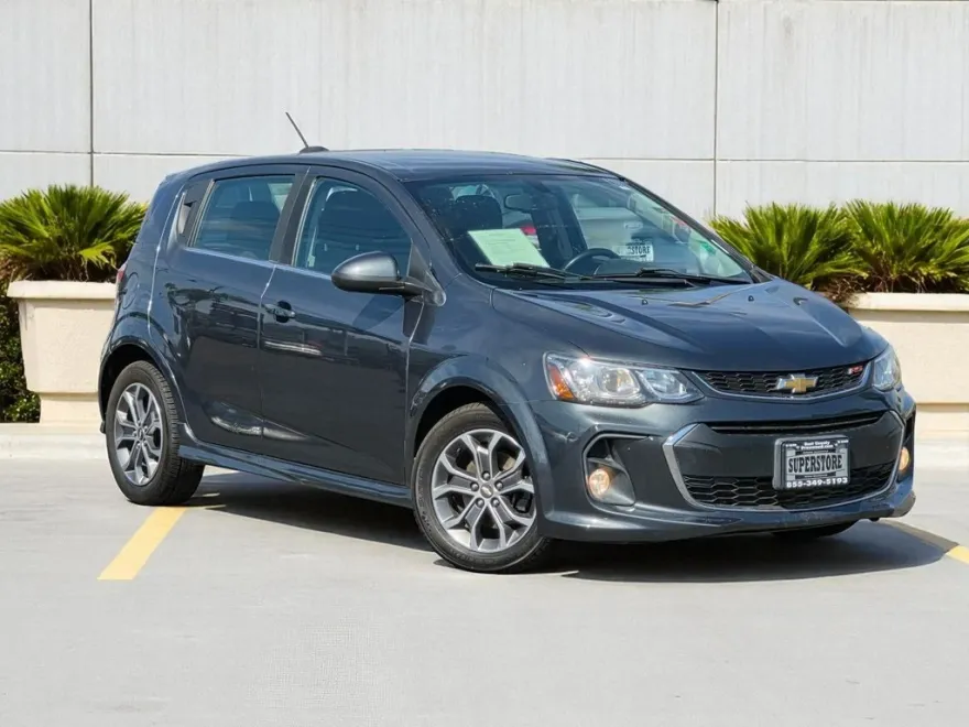 2017 Chevrolet Sonic LT photo 1
