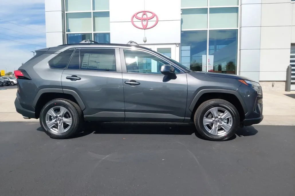 2025 Toyota RAV4 XLE photo 1
