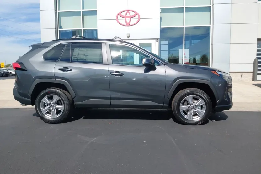 2025 Toyota RAV4 XLE photo 1