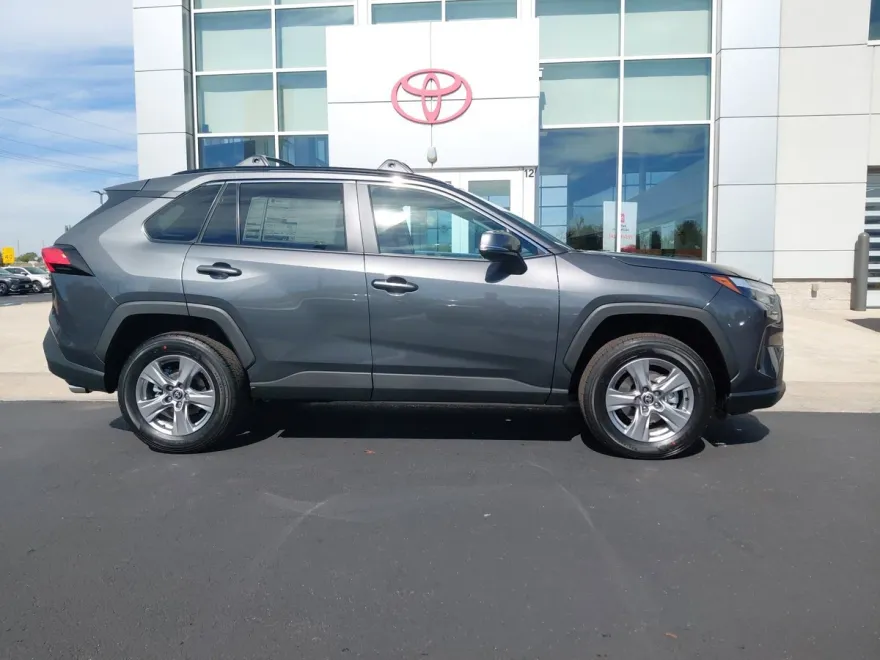 2025 Toyota RAV4 XLE photo 1