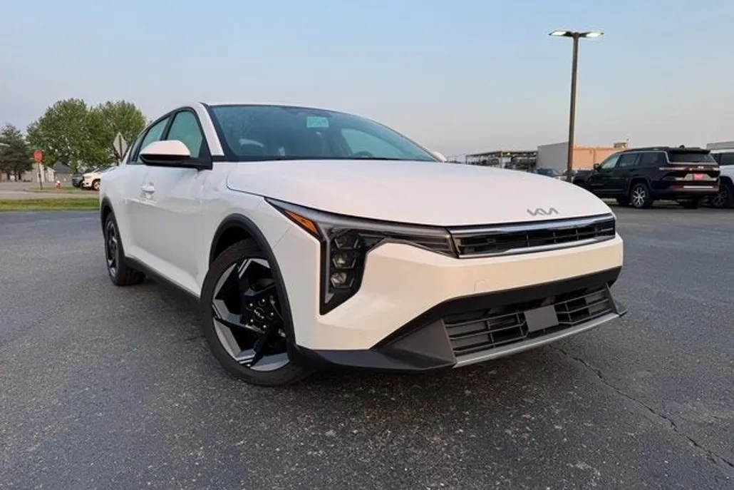 2025 Kia K4 EX photo 1