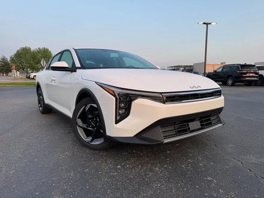 2025 Kia K4 EX photo 1