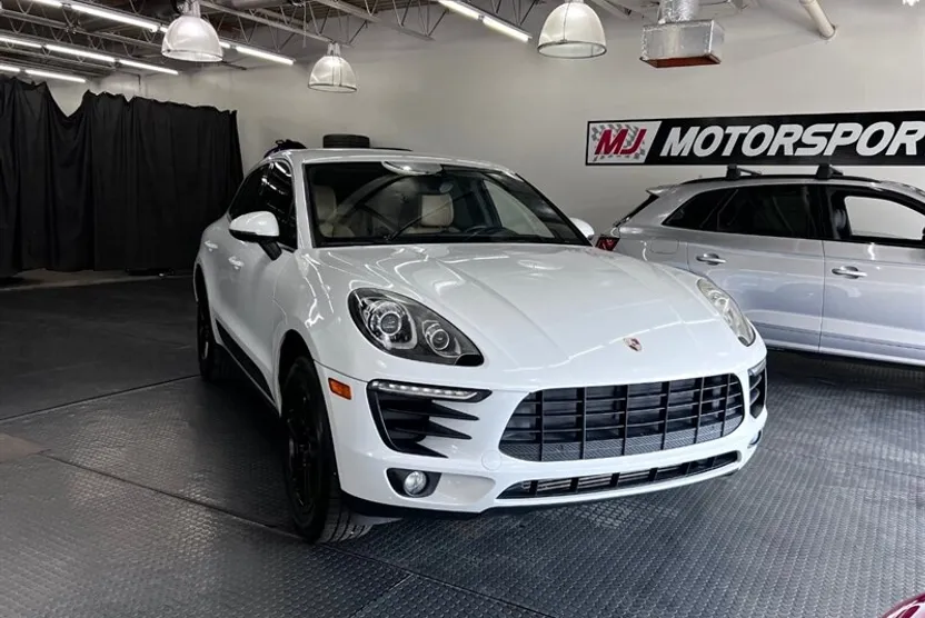 2017 Porsche Macan photo 1