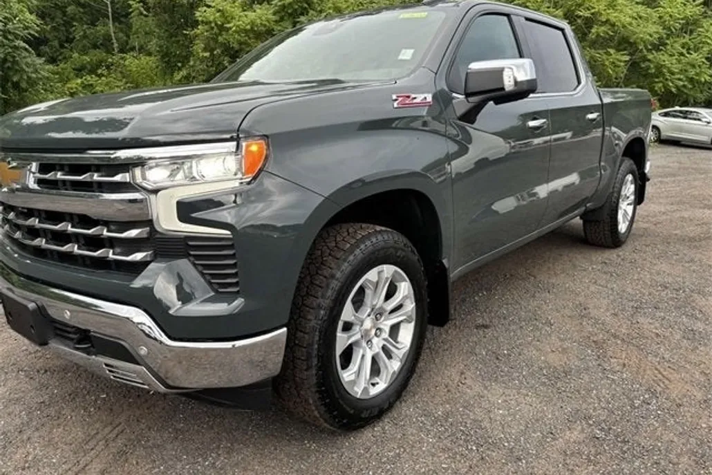 2025 Chevrolet Silverado 1500 LTZ photo 1
