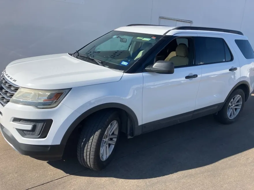 2017 Ford Explorer Base photo 1